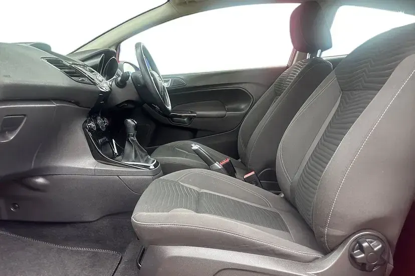 Used Ford Fiesta Zetec 99 HP (72 kW) 2013 Red Hatchback