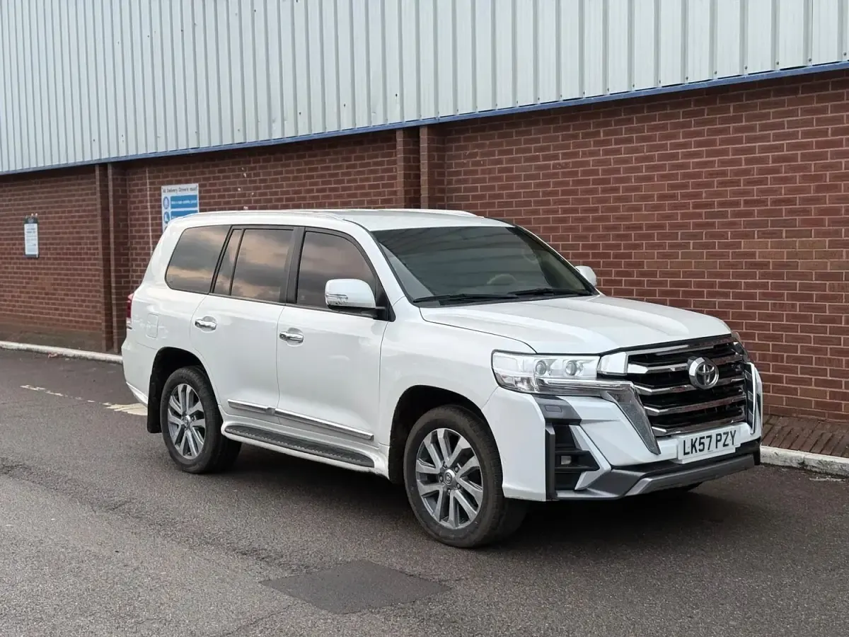 Used Toyota Land Cruiser 288 HP (211 kW) 2008 White SUV
