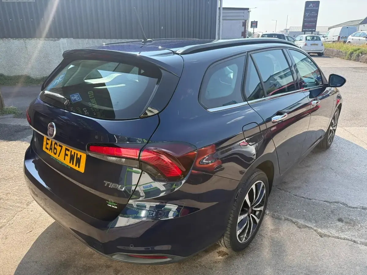 Used Fiat Tipo Lounge 95 HP (69 kW) 2017 Blue Estate
