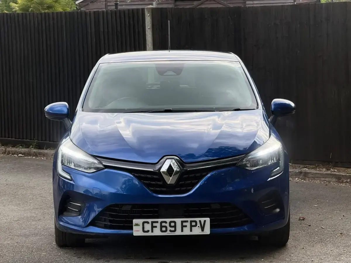 Used Renault Clio V Play 2020 Blue Hatchback
