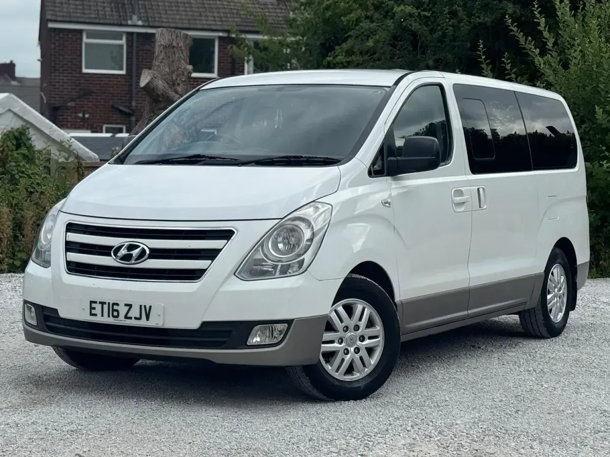 Used Hyundai I800 SE 170 HP (125 kW) 2016 White MPV