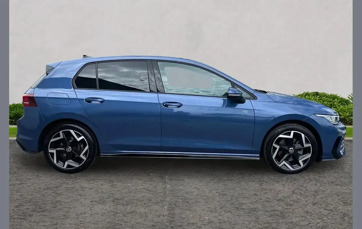 Used VW Golf VIII R-line 150 HP (110 kW) 2025 Blue Hatchback