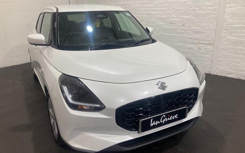 Begagnad Suzuki Swift 82 HK (60 kW) 2024 Vit Halvkombi