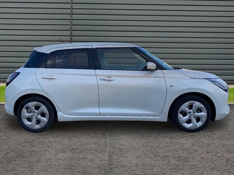 Used Suzuki Swift 82 HP (60 kW) 2025 White Hatchback