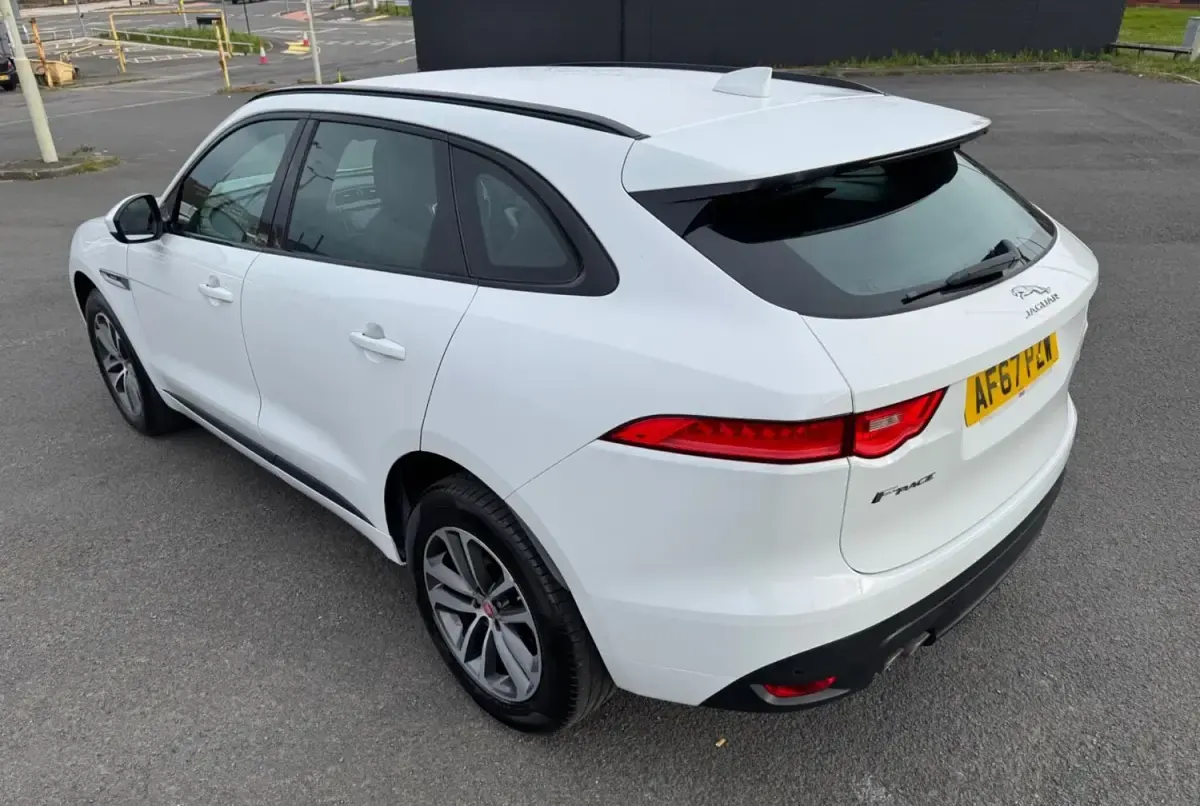 Usado Jaguar F-Pace R-Sport 180 HP (132 kW) 2017 Branco SUV