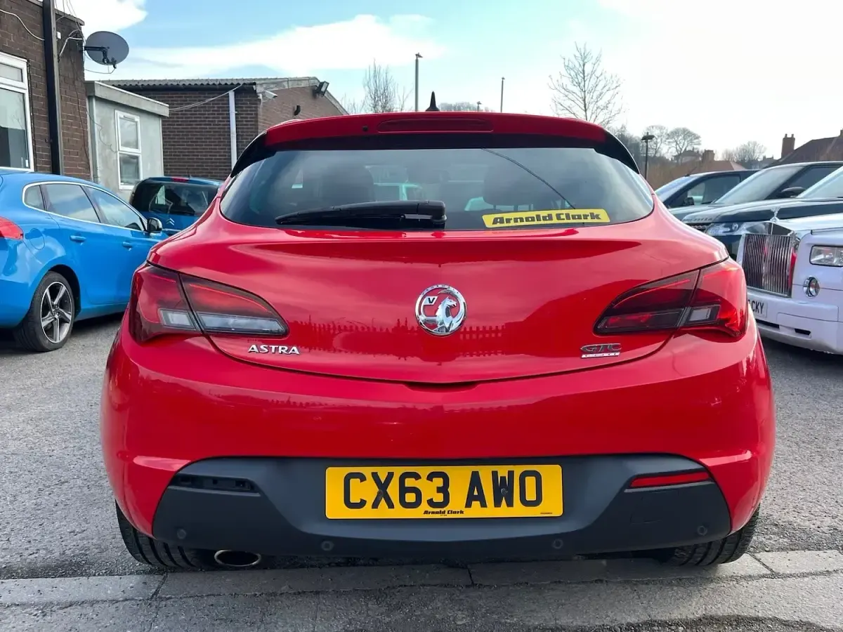Second-hand Vauxhall Astra GTC SRi 2013 Roșu Hatchback