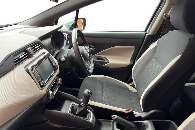 Used Nissan Micra N-Connecta 90 HP (66 kW) 2017 White Hatchback