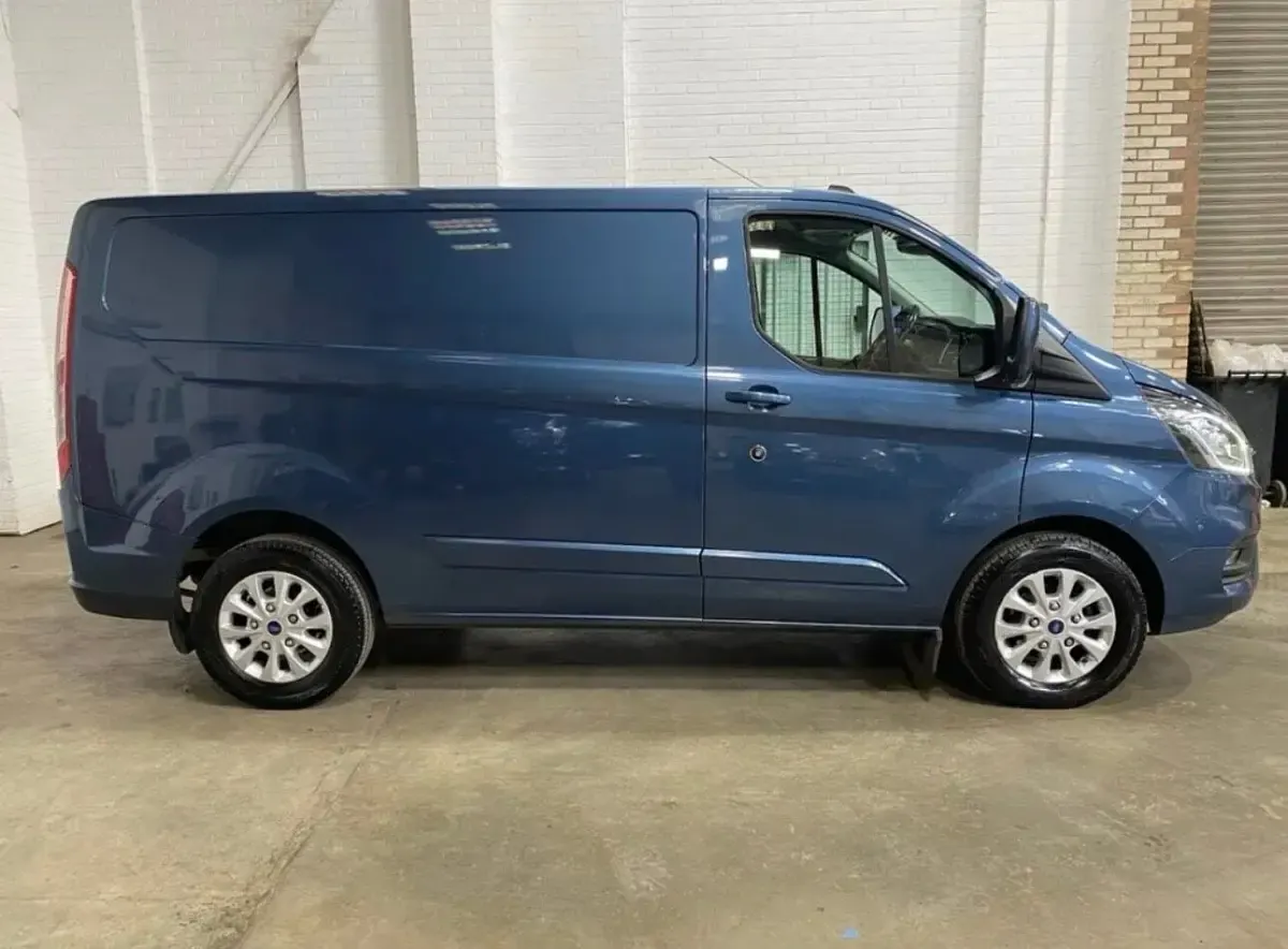 Used Ford Transit Custom Limited 130 HP (95 kW) 2021 Blue Van