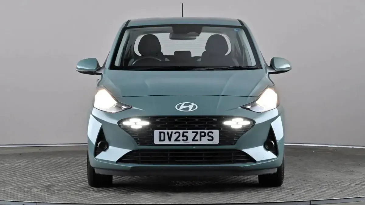 Used Hyundai i10 Advanced 79 HP (58 kW) 2025 Green Hatchback