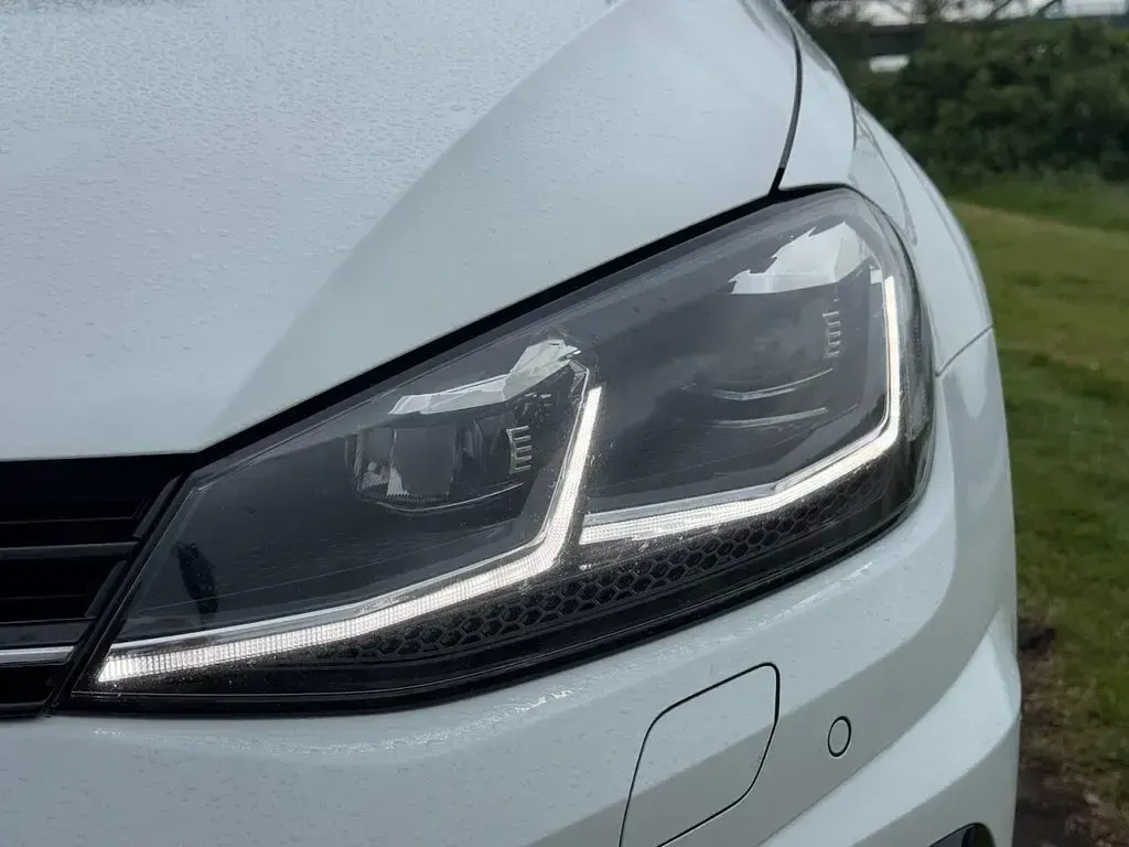 Used VW Golf VII R 310 HP (228 kW) 2018 White Hatchback