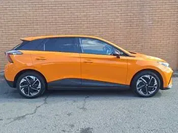 Used MG MG4 EV Trophy 149 kW (203 HP) 2023 Orange Hatchback