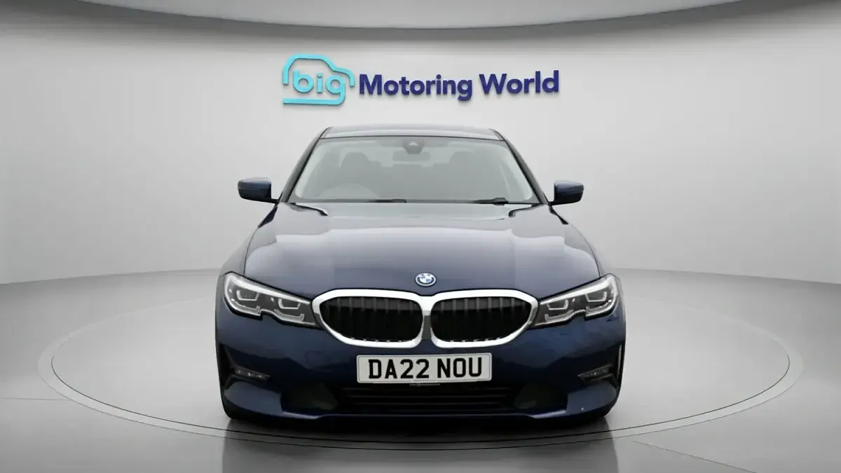 Used BMW 330e 292 HP (214 kW) 2022 Blue Sedan