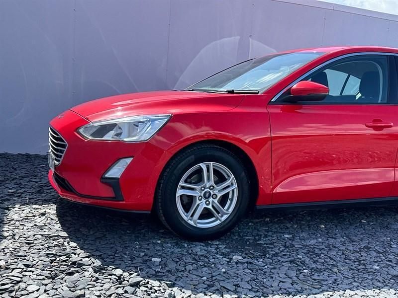 Used Ford Focus Zetec 100 HP (73 kW) 2019 Red Hatchback