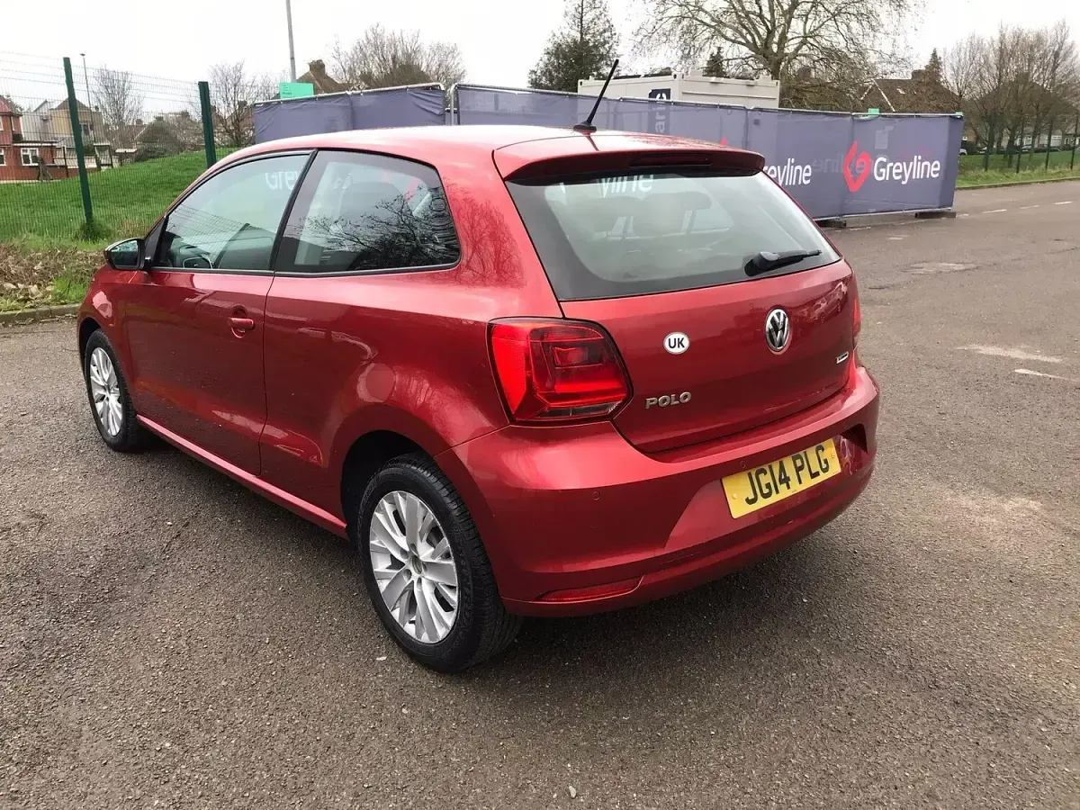 Used VW Polo SE 75 HP (55 kW) 2014 Red Hatchback