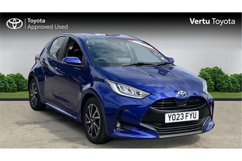 Blue Used 2023 Toyota Yaris Hybrid Design Hatchback | £17,634 (Fair price) - Image 1/4