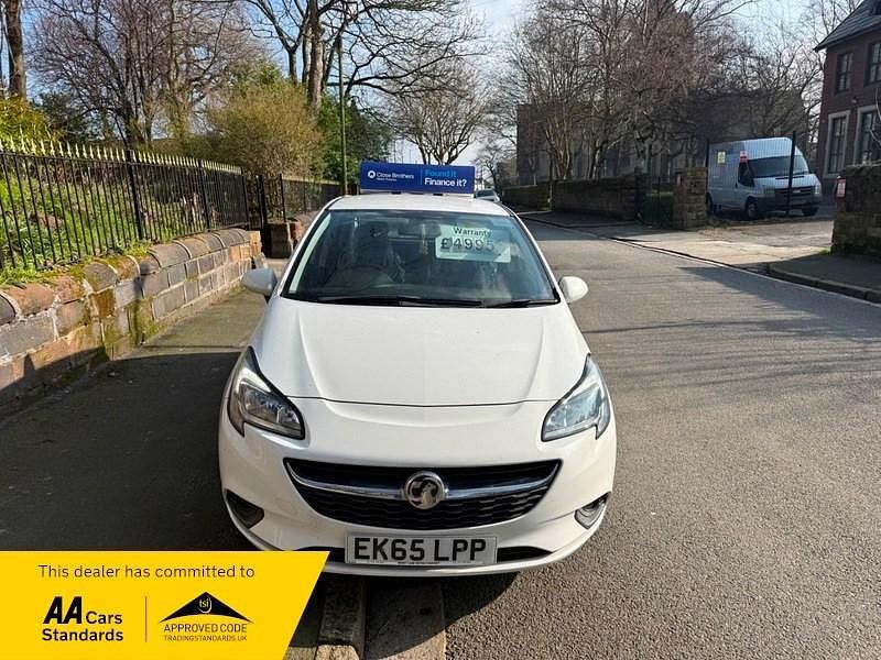 Used Vauxhall Corsa Design Edition 70 HP (51 kW) 2015 White Hatchback