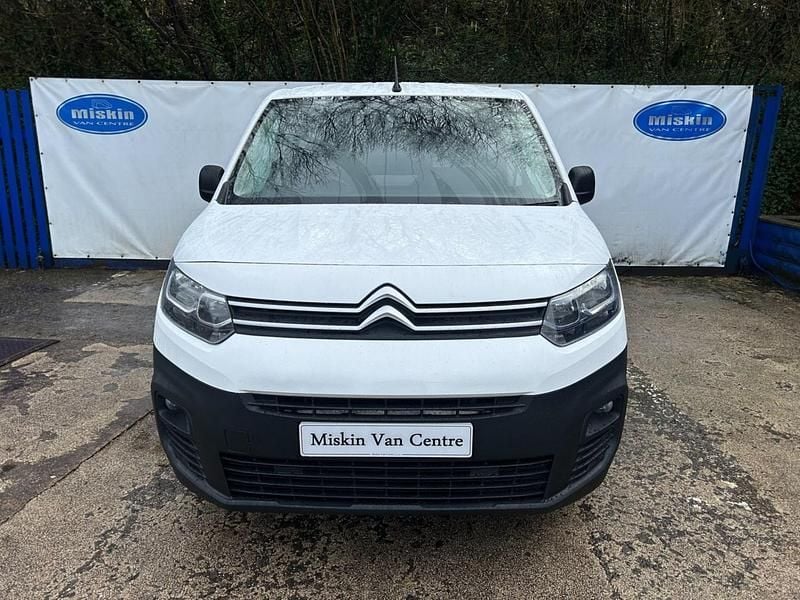 Used Citroën Berlingo 100 HP (73 kW) 2021 White MPV
