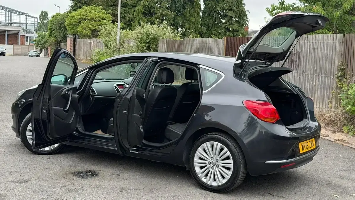 Used Vauxhall Astra Excite 2015 Black Hatchback