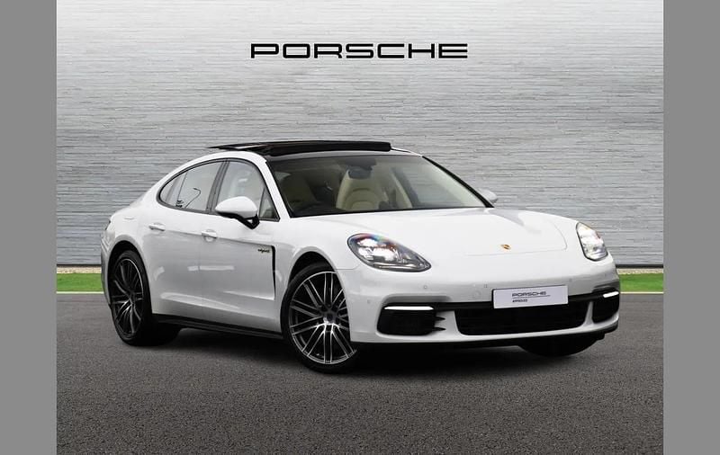 Used Porsche Panamera 456 HP (335 kW) 2019 White Hatchback