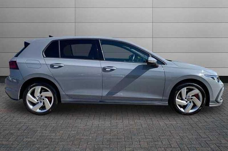 Begagnad VW Golf VIII 245 HK (180 kW) 2022