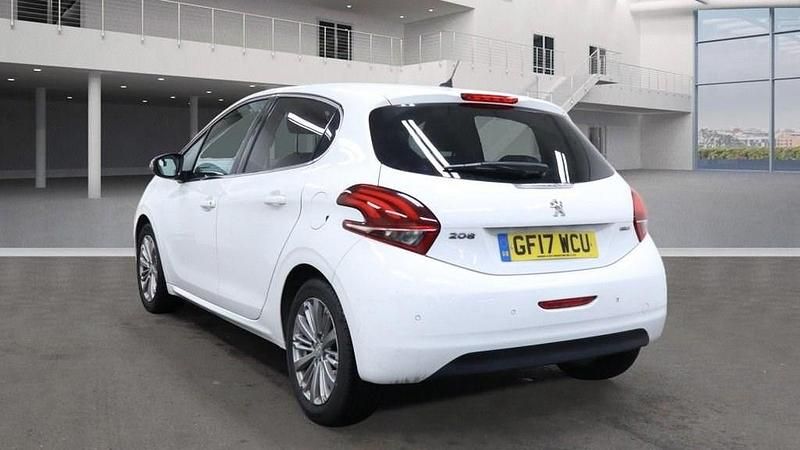 Used Peugeot 208 Allure 82 HP (60 kW) 2017 White Hatchback