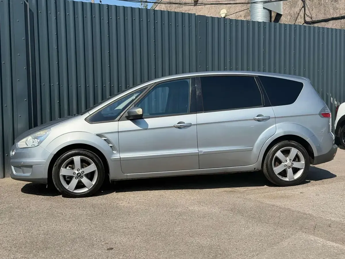 Used Ford S-MAX Titanium 2009 Silver MPV