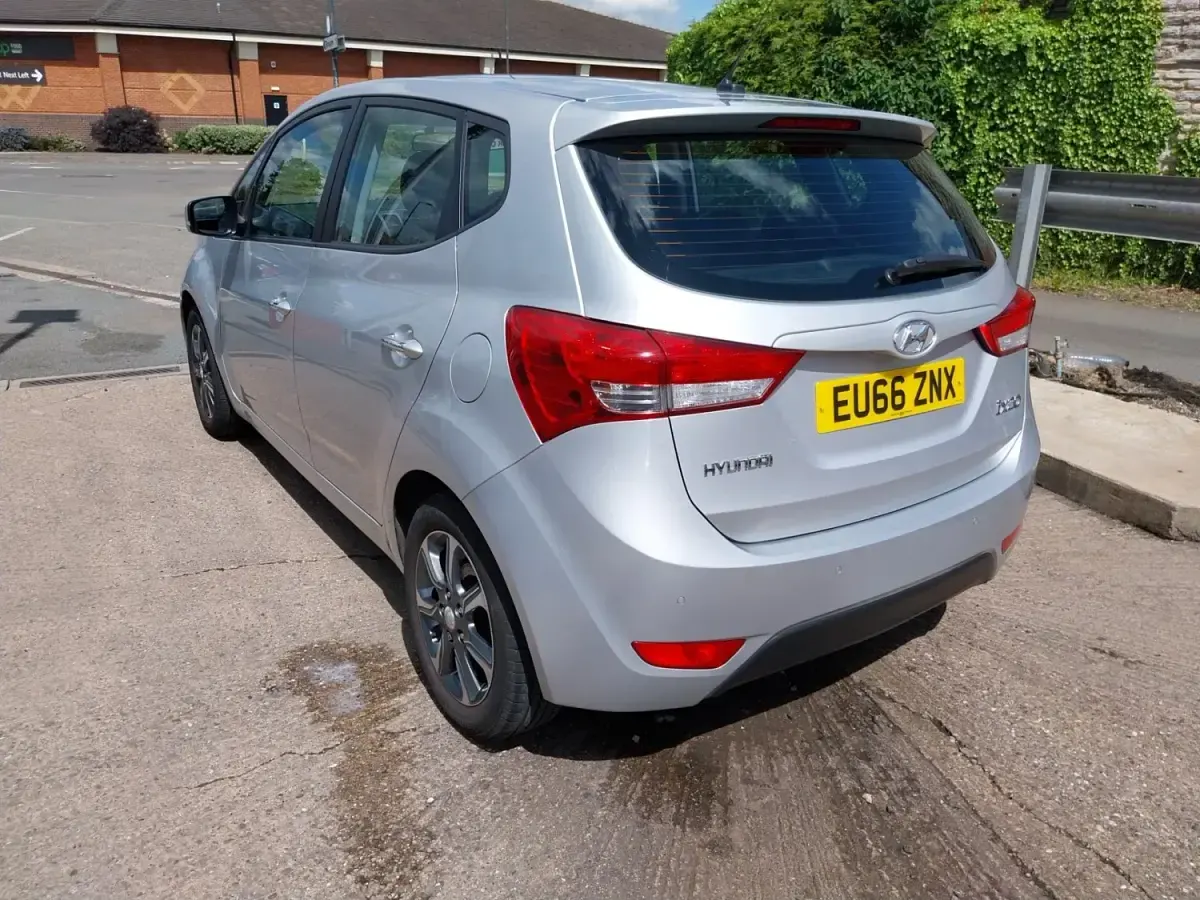 Usado Hyundai ix20 SE 2016 Plateado Utilitario