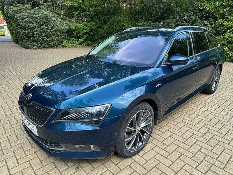 Used Skoda Superb 220 HP (161 kW) 2017 Blue Estate