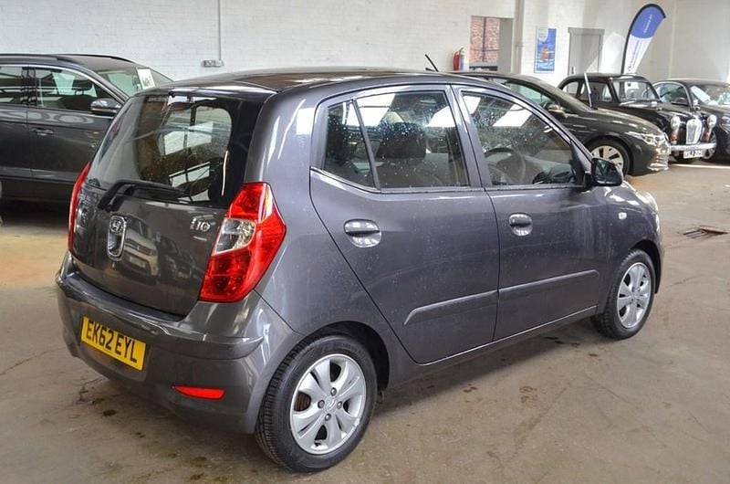Usado Hyundai i10 Active 85 HP (62 kW) 2012 Cinzento Citadino