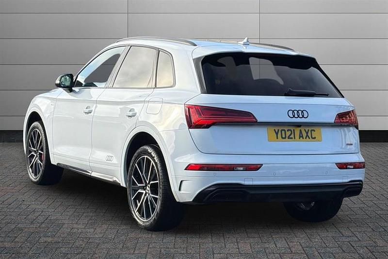 Used Audi Q5 Comfort 299 HP (219 kW) 2021 Glacier white SUV