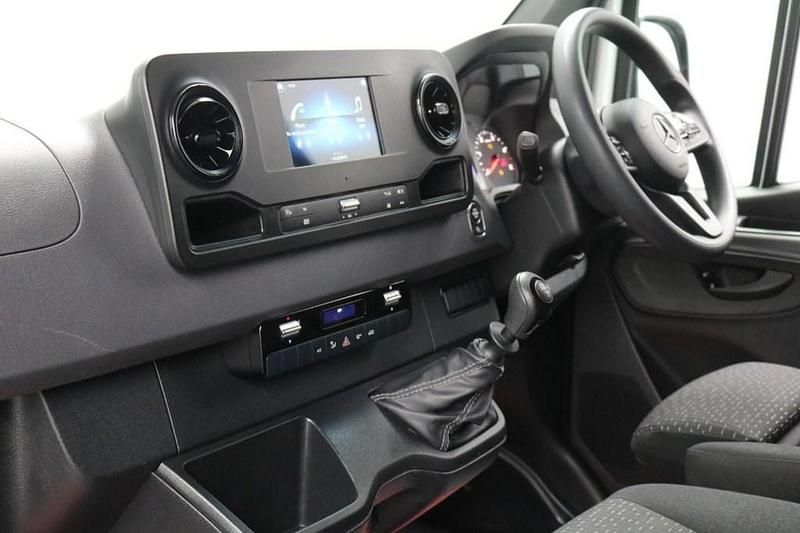 Image 2/4