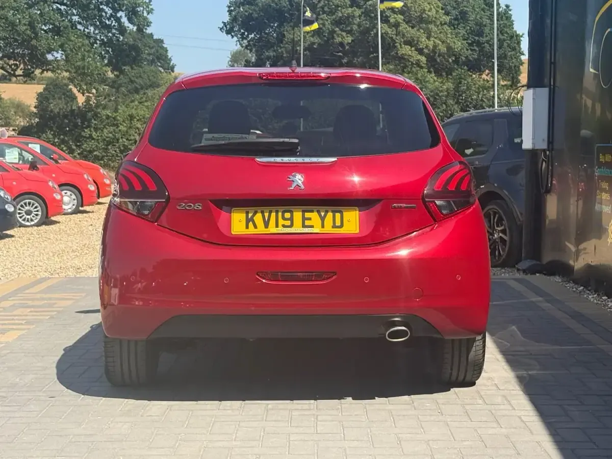 Used Peugeot 208 GT-line 2019 Red Hatchback