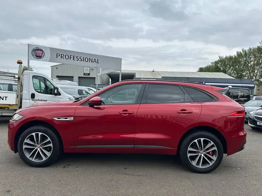 Used Jaguar F-Pace R-Sport 178 HP (130 kW) 2017 Red SUV