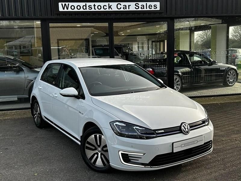 Begagnad VW e-Golf 100 kW (136 HK) 2019 Vit Halvkombi