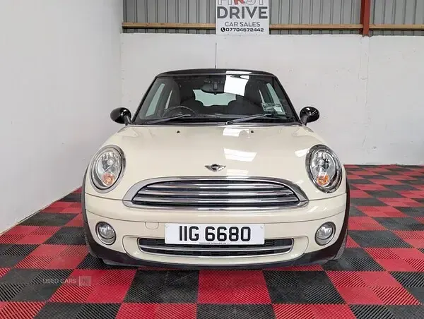 Used Mini Cooper Hatch 2010 White Hatchback