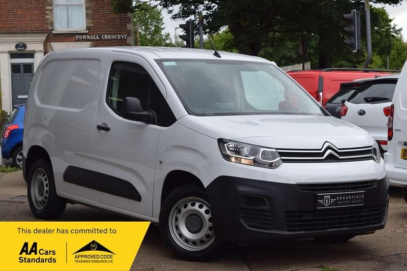 White Used 2023 Citroën Berlingo MPV | £10,750 (Good price) - Image 1/4