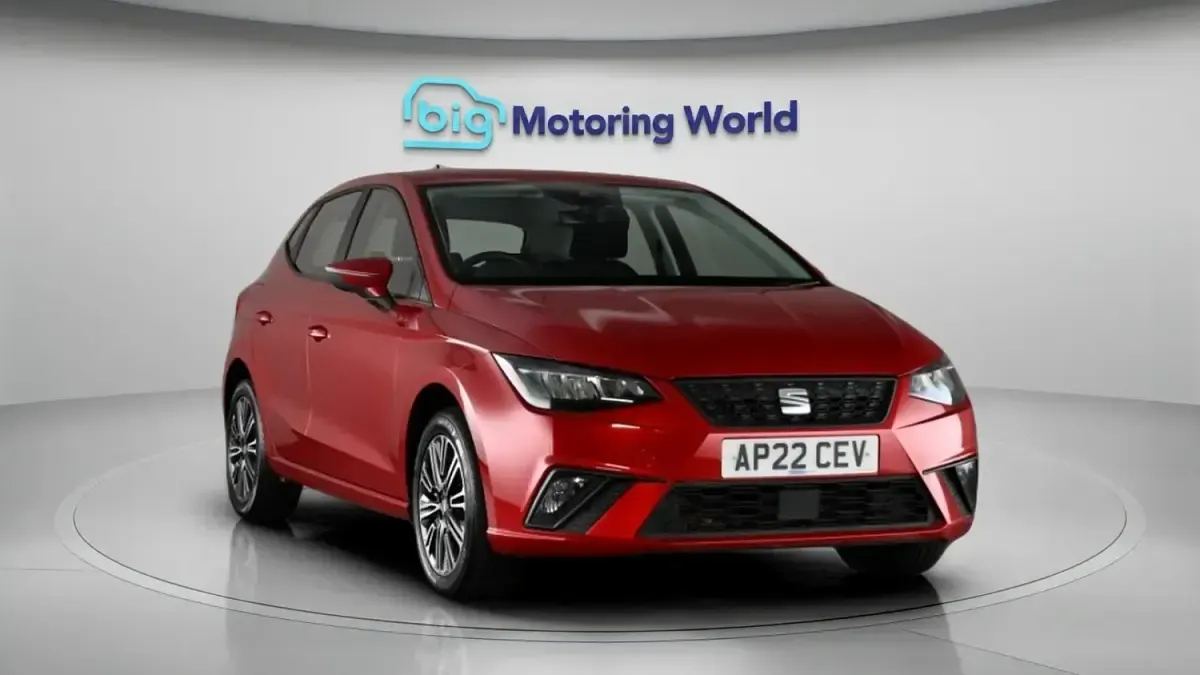 Usado Seat Ibiza SE Technology 94 CV (69 kW) 2022 Rojo Utilitario
