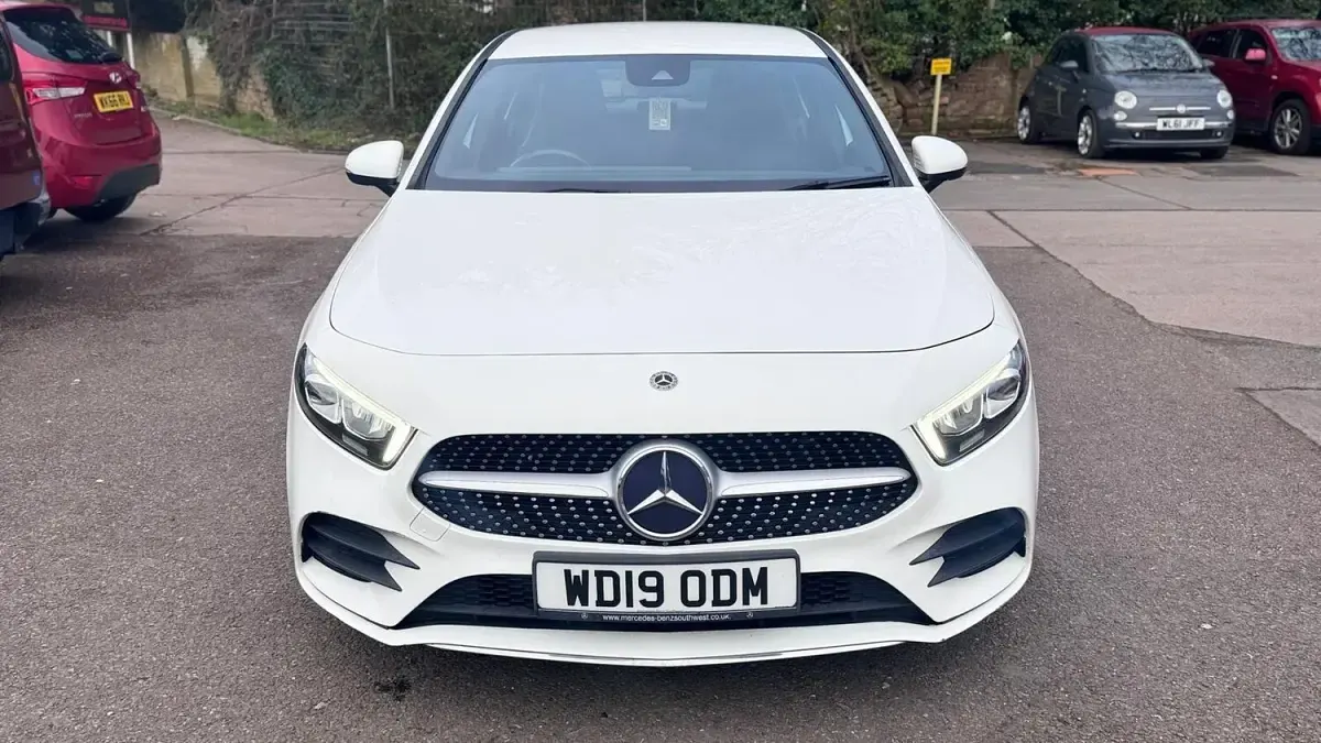 Used Mercedes A180 AMG line 136 HP (100 kW) 2019 White Hatchback