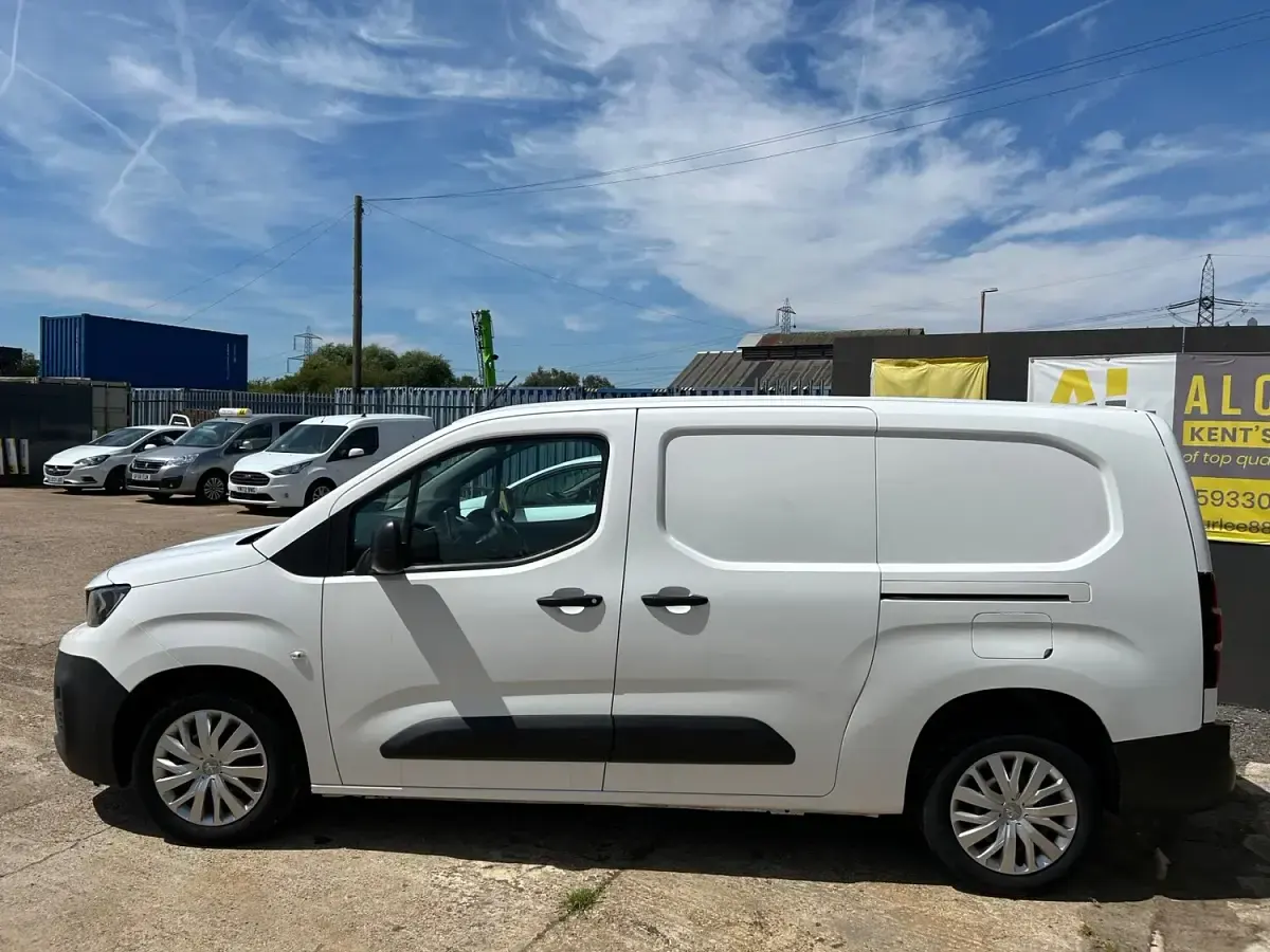 Used Peugeot Partner 2020 White MPV