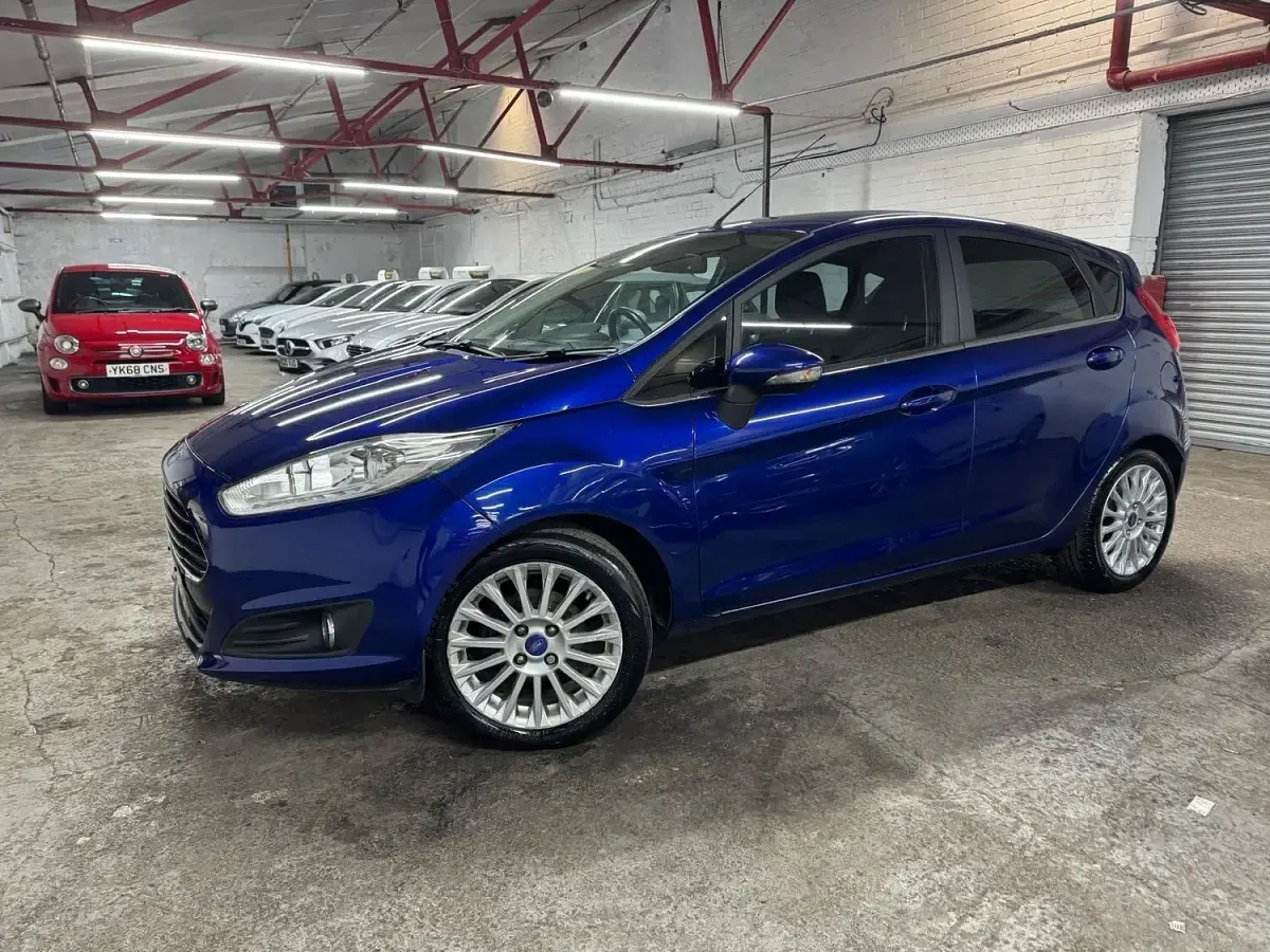 Used Ford Fiesta Titanium 125 HP (91 kW) 2014 Blue Hatchback