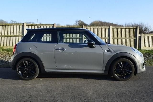 Używany Mini Cooper Hatch 136 KM (100 kW) 2019 Szary Hatchback
