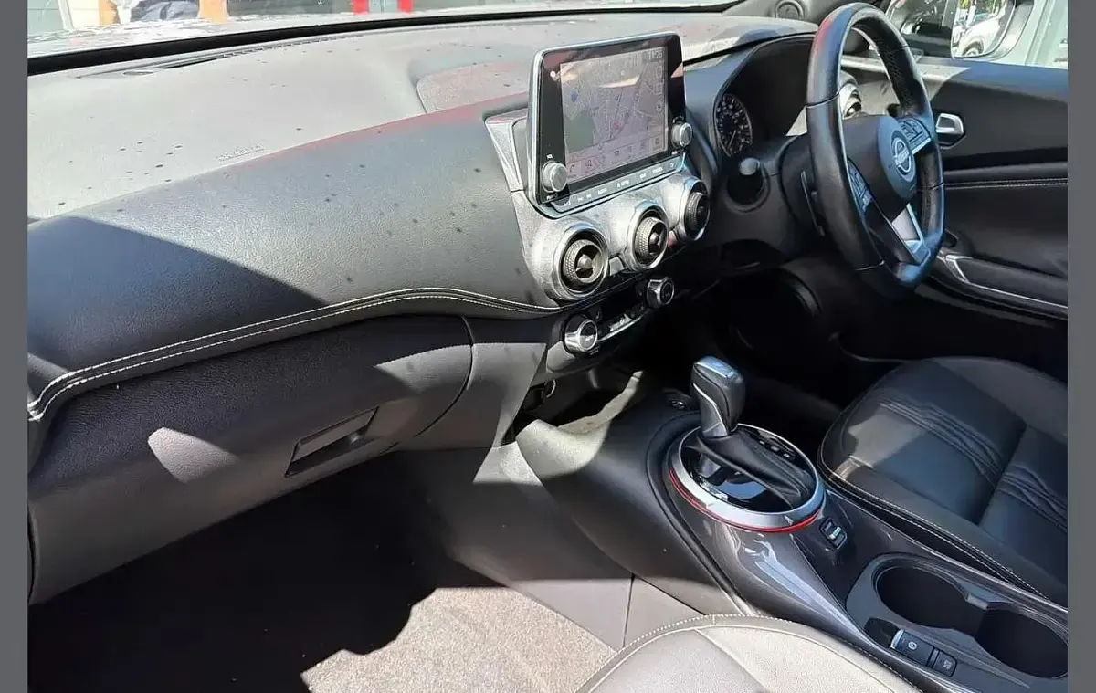 Used Nissan Juke Tekna 112 HP (82 kW) 2023 Silver SUV