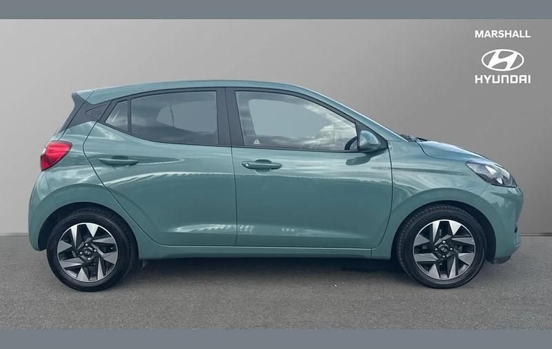 Used Hyundai i10 Advanced 67 HP (49 kW) 2023 Green Hatchback