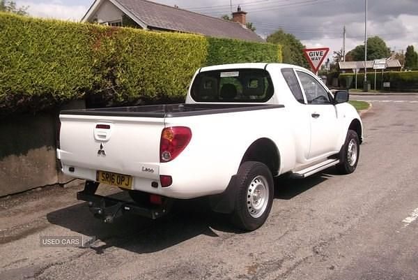 Used Mitsubishi L200 134 HP (98 kW) 2016 White Pickup