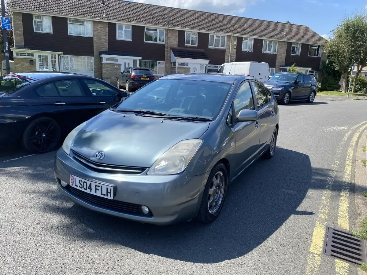 Used Toyota Prius 76 HP (55 kW) 2004 Green Hatchback