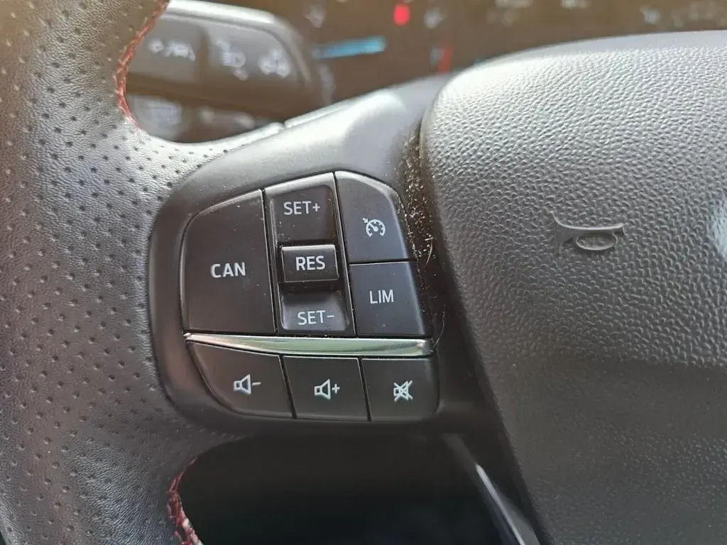 Usado Ford Fiesta ST-Line 100 HP (73 kW) 2023 Preto Citadino