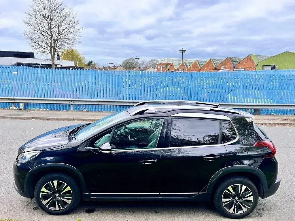 Begagnad Peugeot 2008 Allure Premium 2018 Svart SUV