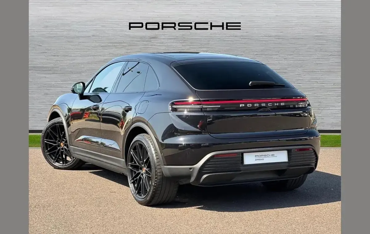 New Porsche Macan 300 kW (408 HP) 2026 Black SUV