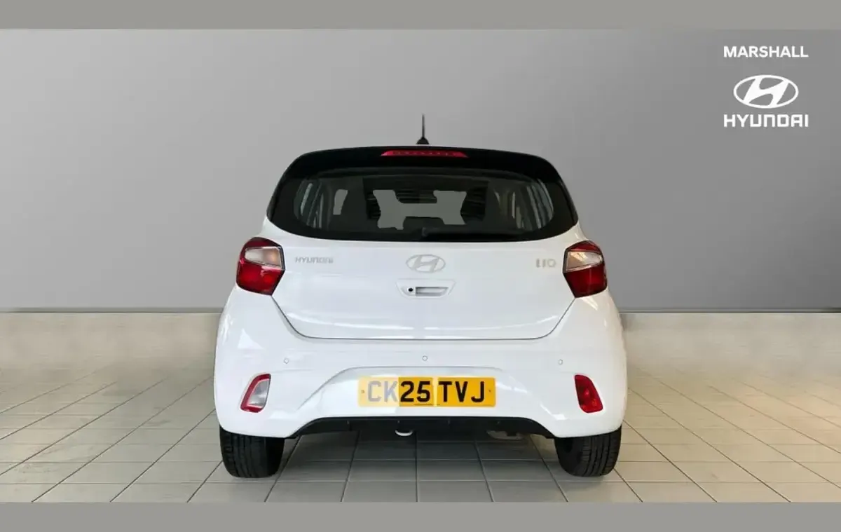 Używany Hyundai i10 Advanced 63 KM (46 kW) 2025 Biały Hatchback
