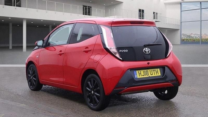Used Toyota Aygo x-style 69 HP (50 kW) 2018 Red Hatchback